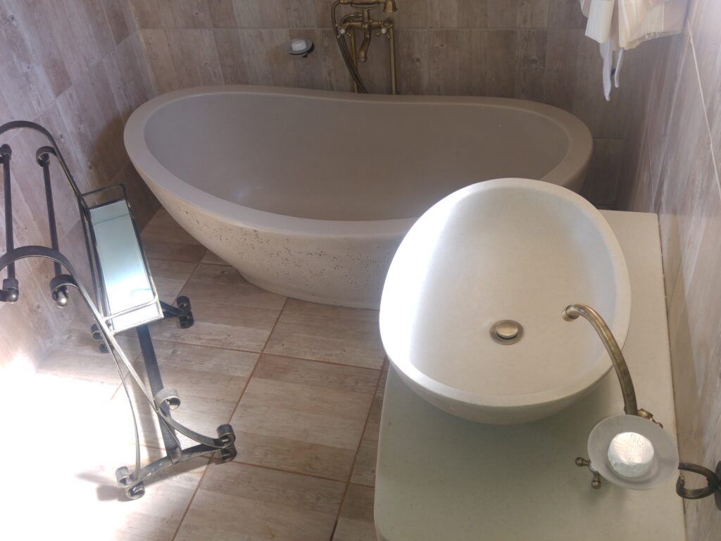 En-suite bathroom at Rosenbusch Walkerville accommodation